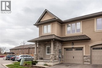 98 Shoreview Pl in Hamilton, ON - Building Photo - Building Photo