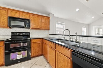 5623 Brookhollow Oaks Trail in Houston, TX - Building Photo - Building Photo