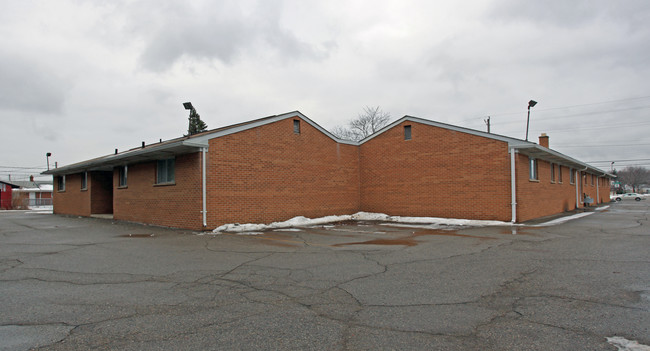 Warren Dequindre Apartments in Warren, MI - Building Photo - Building Photo