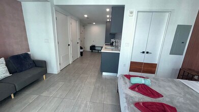 227 NE 2nd St in Miami, FL - Building Photo - Building Photo