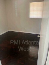 6480 Raymond Dr in Union City, GA - Building Photo - Building Photo