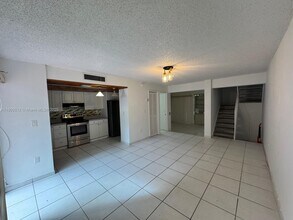 9155 Fontainebleau Blvd in Miami, FL - Building Photo - Building Photo