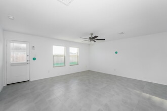 8413 High Robin Ave in Fort Worth, TX - Building Photo - Building Photo