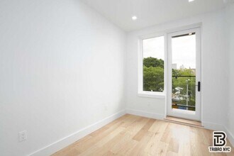 13 N Elliott Pl in Brooklyn, NY - Building Photo - Building Photo