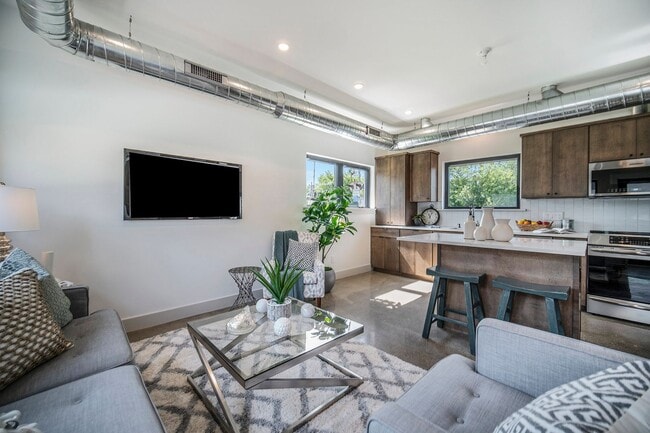 560-562 Cleveland St