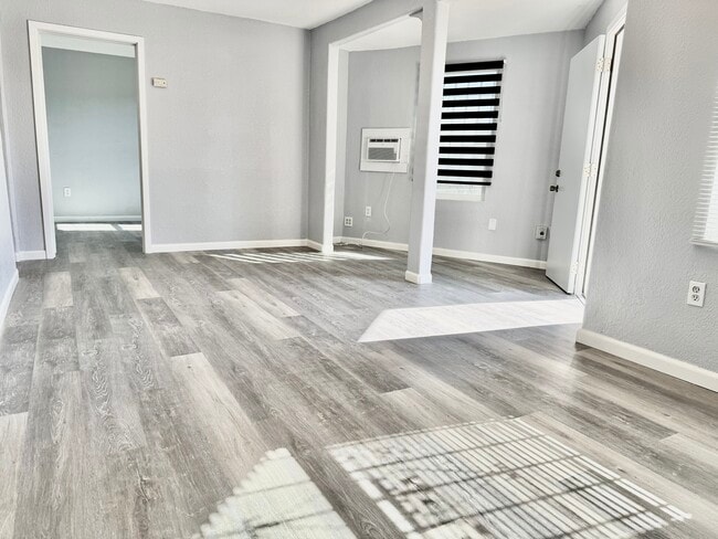 4225 8th Ave in Sacramento, CA - Foto de edificio - Building Photo