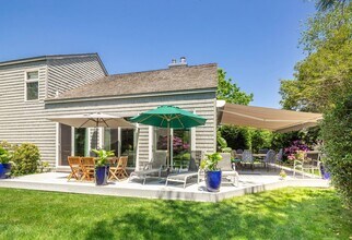 61 Huckleberry Ln in East Hampton, NY - Building Photo - Building Photo