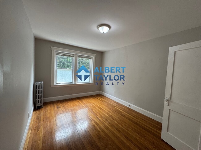 2 Gray Gdns E, Unit 3