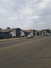 Trinity Court Apartments in Chowchilla, CA - Building Photo - Building Photo