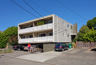 4310 Dayton Ave N in Seattle, WA - Foto de edificio - Building Photo