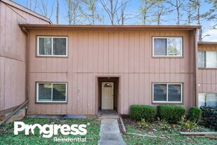 972 Pine Hollow Rd in Austell, GA - Building Photo