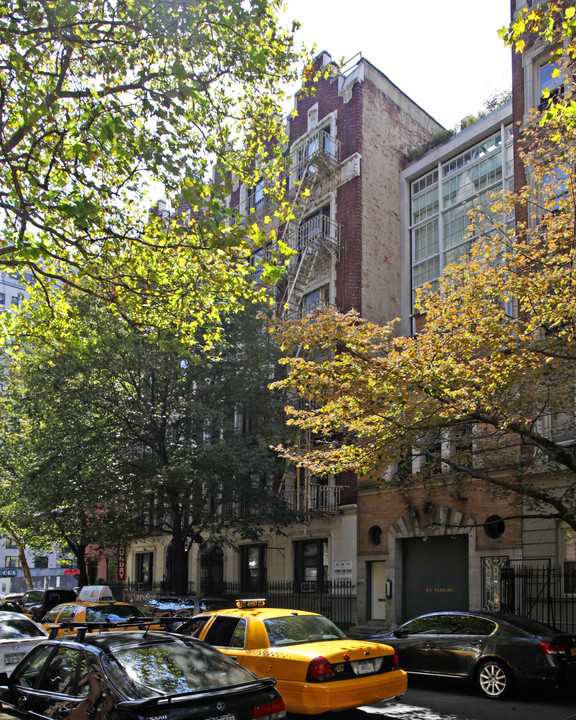 Gramercy Court in New York, NY - Building Photo