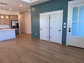 136 McCowat St, Unit A in Jackson, TN - Foto de edificio - Building Photo