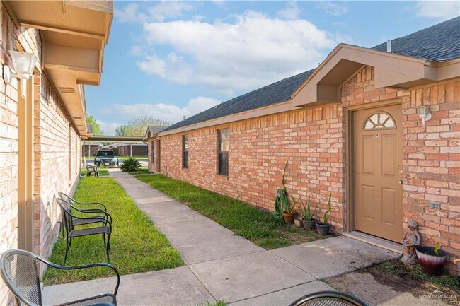 3728 W Faith Hill St-Unit -2 in Edinburg, TX - Building Photo - Building Photo