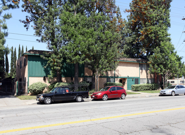 6857 Haskell Ave in Van Nuys, CA - Building Photo - Building Photo