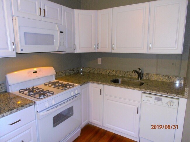 42 Linnaean St-Unit -12 A in Cambridge, MA - Foto de edificio - Building Photo