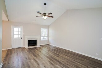 7405 E Winchester Dr in Nashville, TN - Foto de edificio - Building Photo