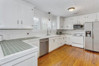 1812 E Avery St in Pensacola, FL - Building Photo - Building Photo