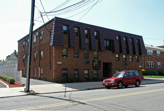 280 Stuyvesant Ave in Lyndhurst, NJ - Building Photo - Building Photo