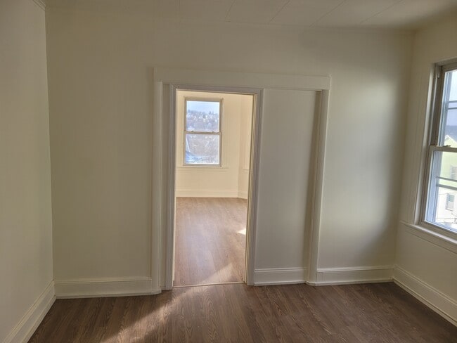 83 Southview St, Unit Third floor in Waterbury, CT - Foto de edificio - Building Photo