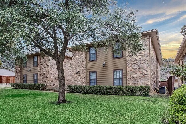 property at 3432 W 4th St