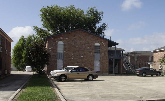 6658 Titian Ave in Baton Rouge, LA - Foto de edificio - Building Photo