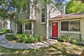 15155 Marquette St in Moorpark, CA - Building Photo - Building Photo