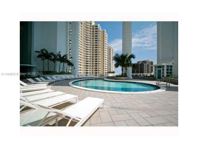 900 Brickell Key Blvd, Unit 1805 in Miami, FL - Building Photo