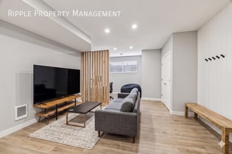 7136-7134 34 Ave NW in Calgary, AB - Building Photo - Building Photo