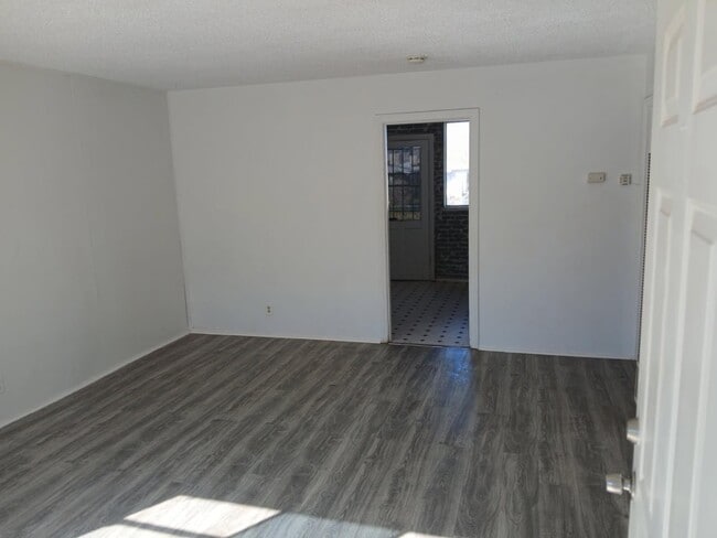 300 Maxine Ave, Unit 300