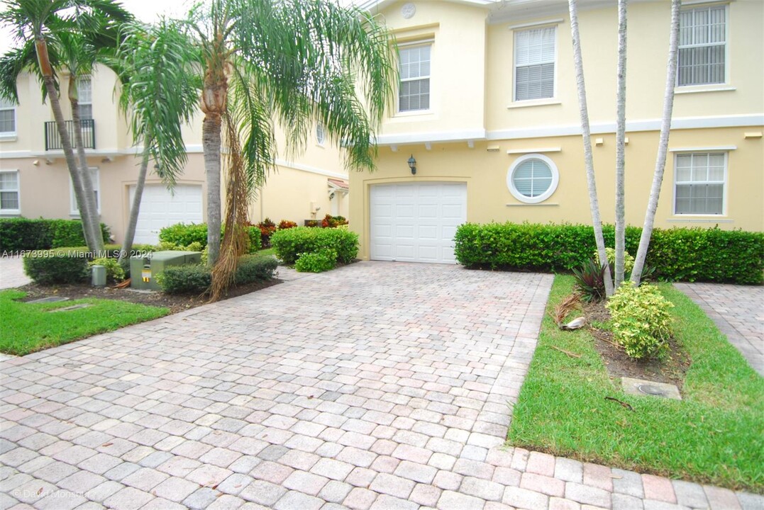 193 Santa Barbara Way in Palm Beach Gardens, FL - Building Photo