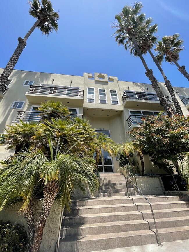 11949 Goshen Ave, Unit 208 in Los Angeles, CA - Building Photo - Building Photo