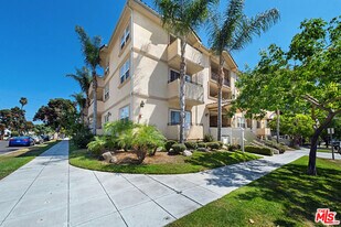 650 E Palm Ave in Burbank, CA - Building Photo