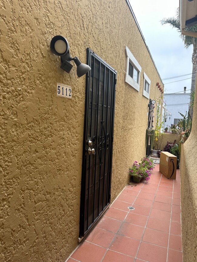 5112 E First St, Unit 5112 in Long Beach, CA - Building Photo - Building Photo