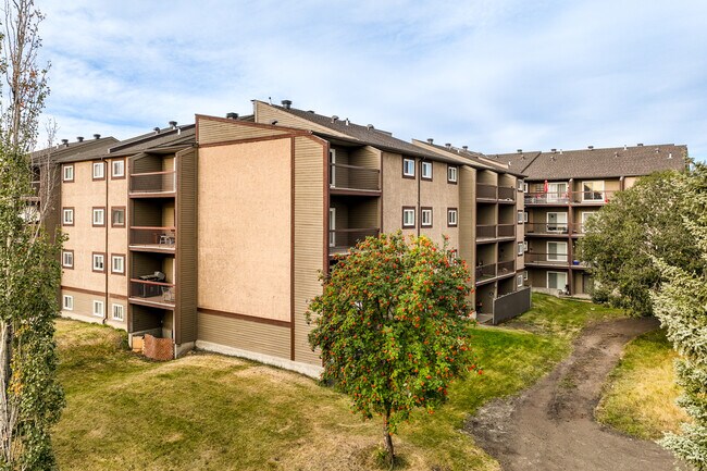 Christopher County in Edmonton, AB - Building Photo - Building Photo