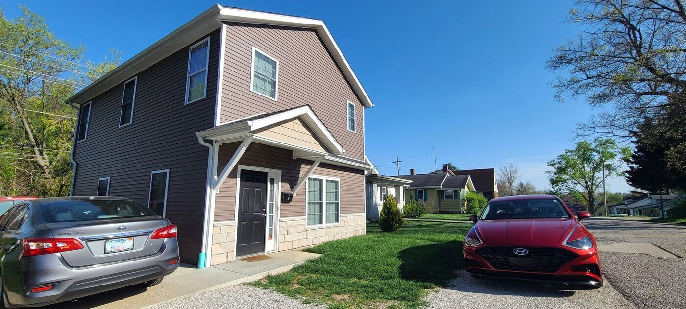 117 S Clark St in Bloomington, IN - Foto de edificio