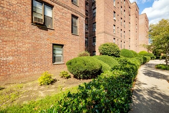 Briarfield in Jamaica, NY - Building Photo - Building Photo