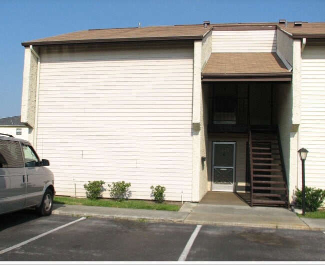 property at 4028 Billingsgate Rd
