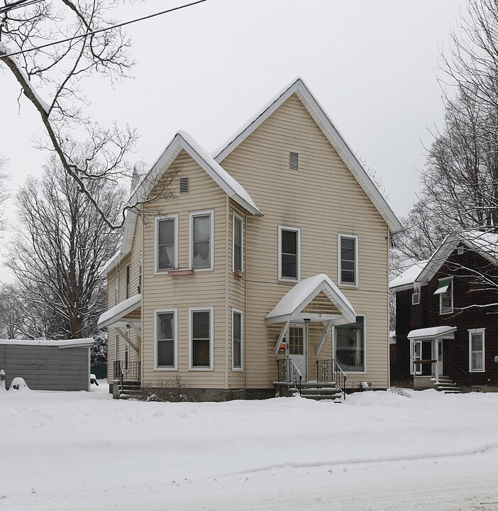 12 Division St in Oneonta, NY - Foto de edificio