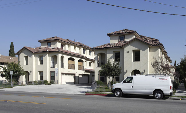 920-984 S Highland Ave in Fullerton, CA - Building Photo - Building Photo