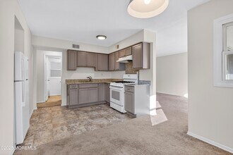 2137 8th Ave, Unit 8J in Sea Girt, NJ - Building Photo - Building Photo