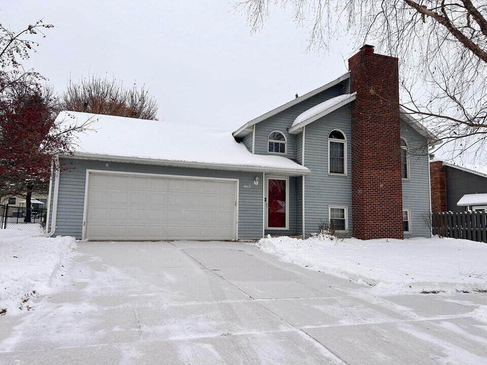1617 19th St NE in Rochester, MN - Foto de edificio