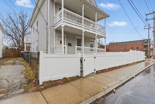 35 N Summer St in Holyoke, MA - Building Photo - Building Photo