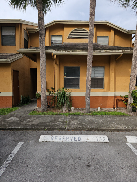 2491 NW 56th Ave in Lauderhill, FL - Building Photo