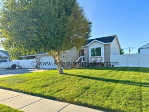 5076 W 7030 S in West Jordan, UT - Building Photo - Building Photo