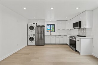 2422 Meadowvale Ave in Los Angeles, CA - Building Photo - Building Photo
