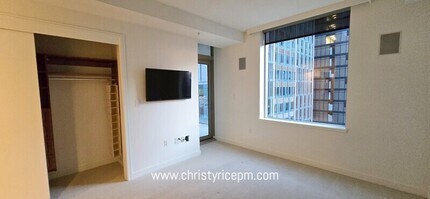 10650 NE 9th Pl in Bellevue, WA - Building Photo - Building Photo