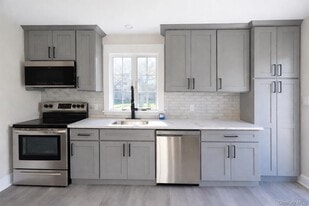 474 N Bedford Rd in Bedford Hills, NY - Building Photo