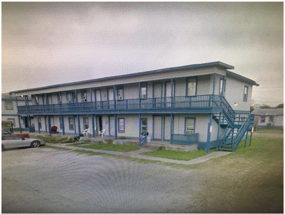 418-420 Carleta St in Corpus Christi, TX - Building Photo