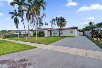 5750 NW 111th St in Hialeah, FL - Building Photo - Building Photo